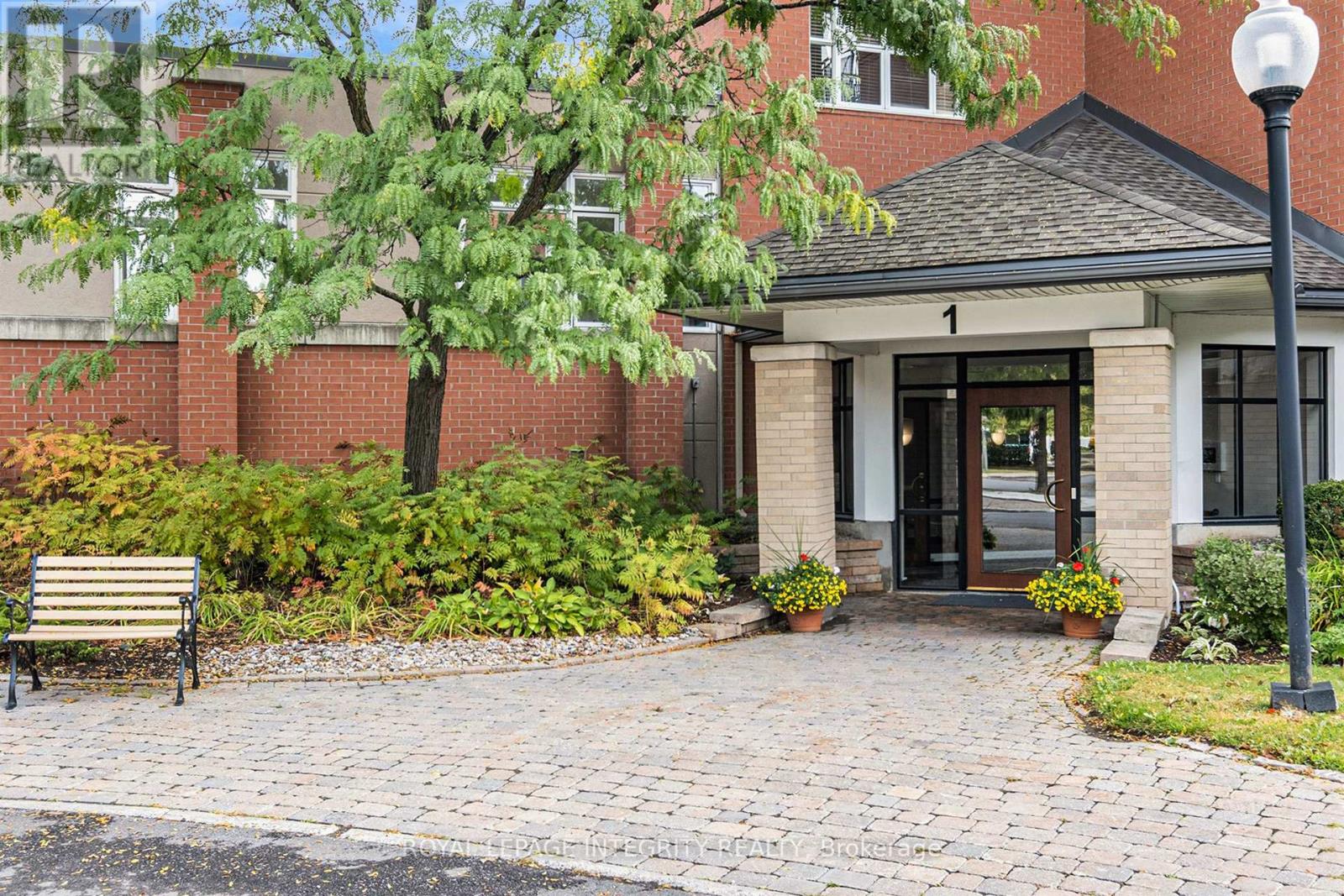 303 - 1 Meridian Place, Ottawa, Ontario  K2G 6N1 - Photo 2 - X12426620