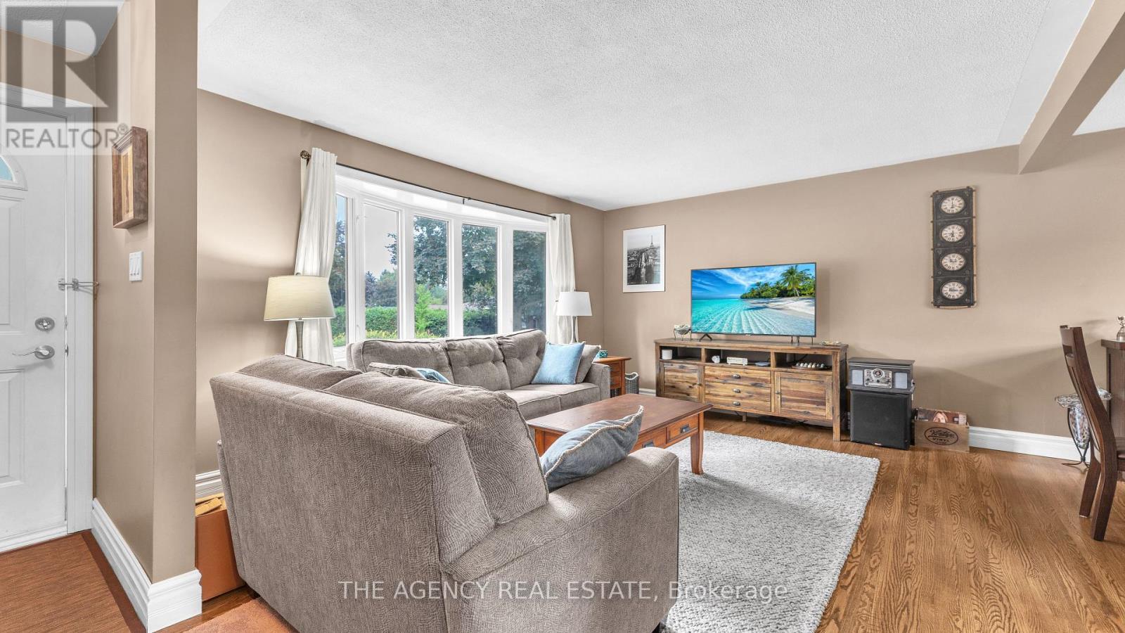 77 Southview Crescent, London South, Ontario  N6J 3L6 - Photo 11 - X12426468