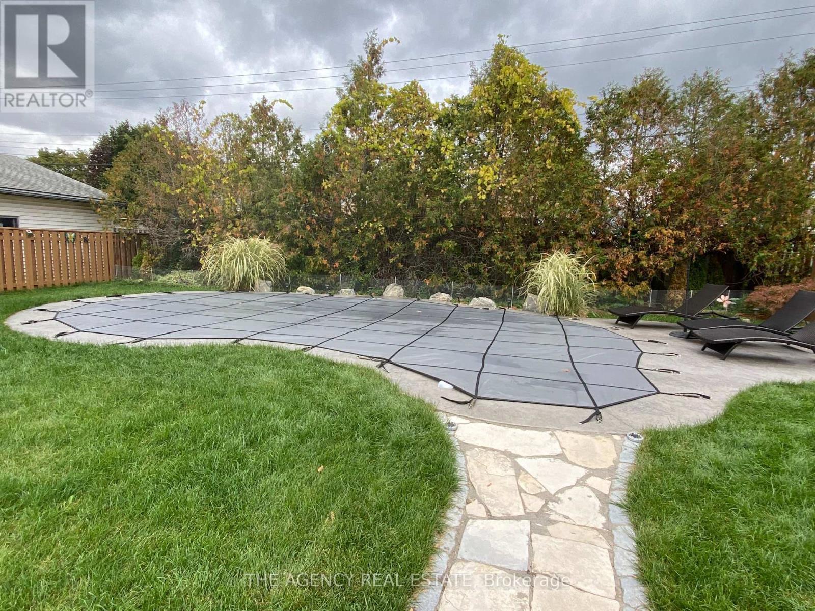 77 Southview Crescent, London South, Ontario  N6J 3L6 - Photo 27 - X12426468