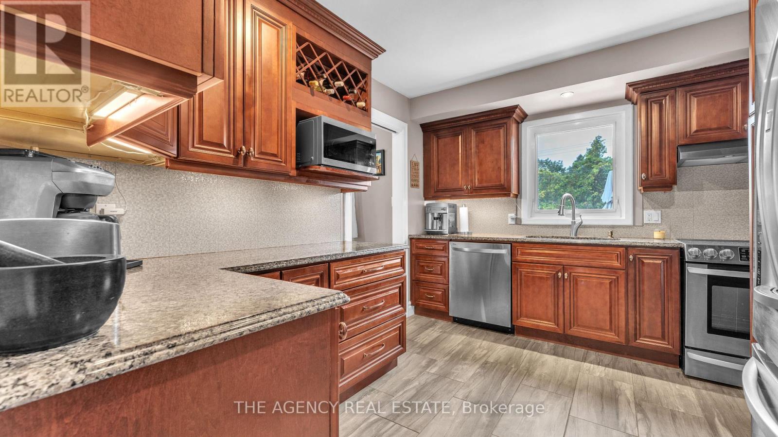 77 Southview Crescent, London South, Ontario  N6J 3L6 - Photo 7 - X12426468