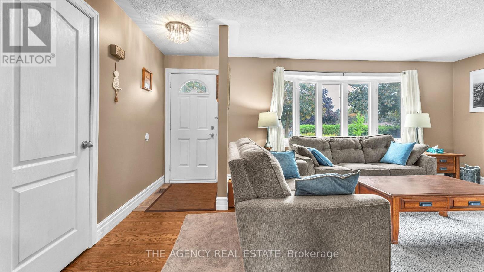 77 Southview Crescent, London South, Ontario  N6J 3L6 - Photo 8 - X12426468
