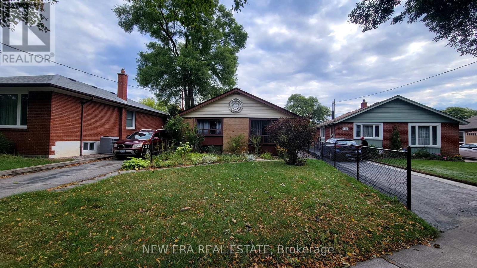 121 Pandora Circle, Toronto, Ontario  M1H 1V8 - Photo 4 - E12426447