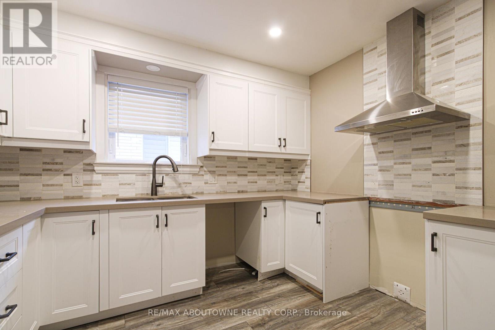 201 Bow Valley Drive, Hamilton, Ontario  L8E 4J4 - Photo 12 - X12423272