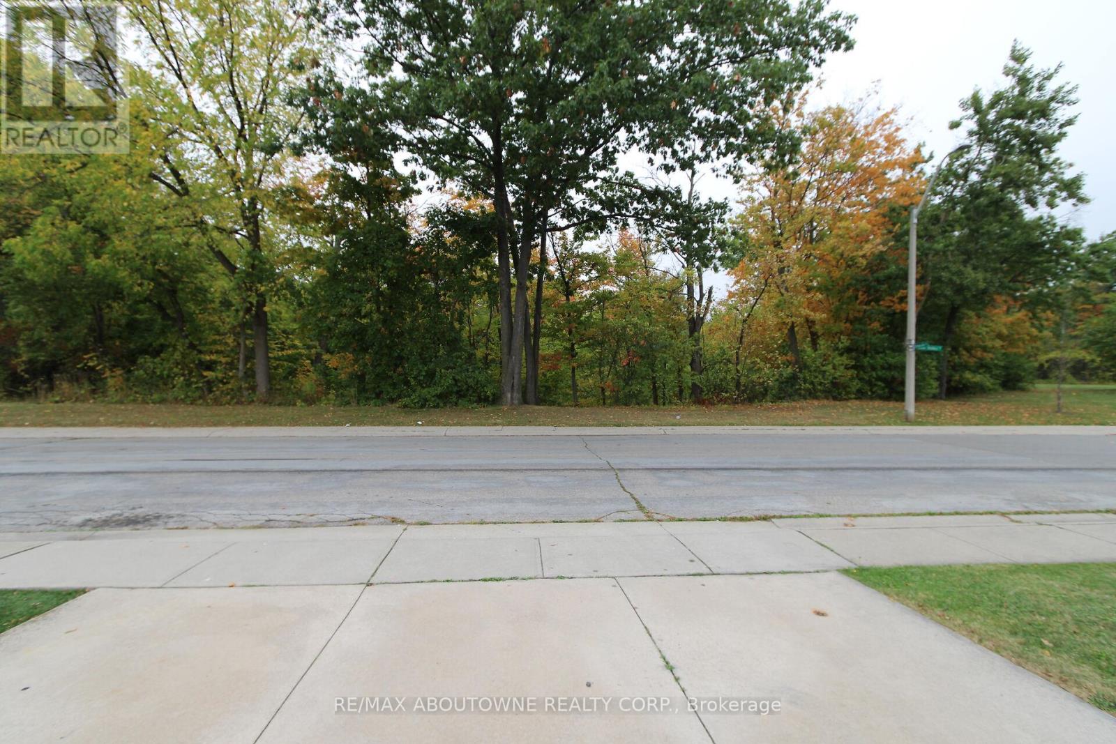 201 Bow Valley Drive, Hamilton, Ontario  L8E 4J4 - Photo 5 - X12423272