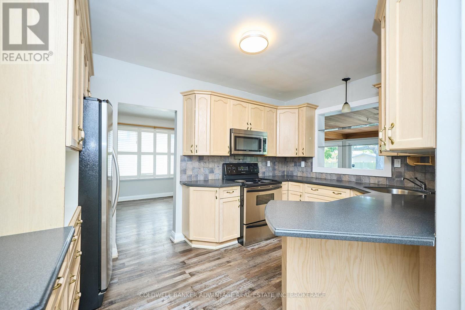 49 Carlton Avenue, Welland, Ontario  L3C 1P8 - Photo 11 - X12426536