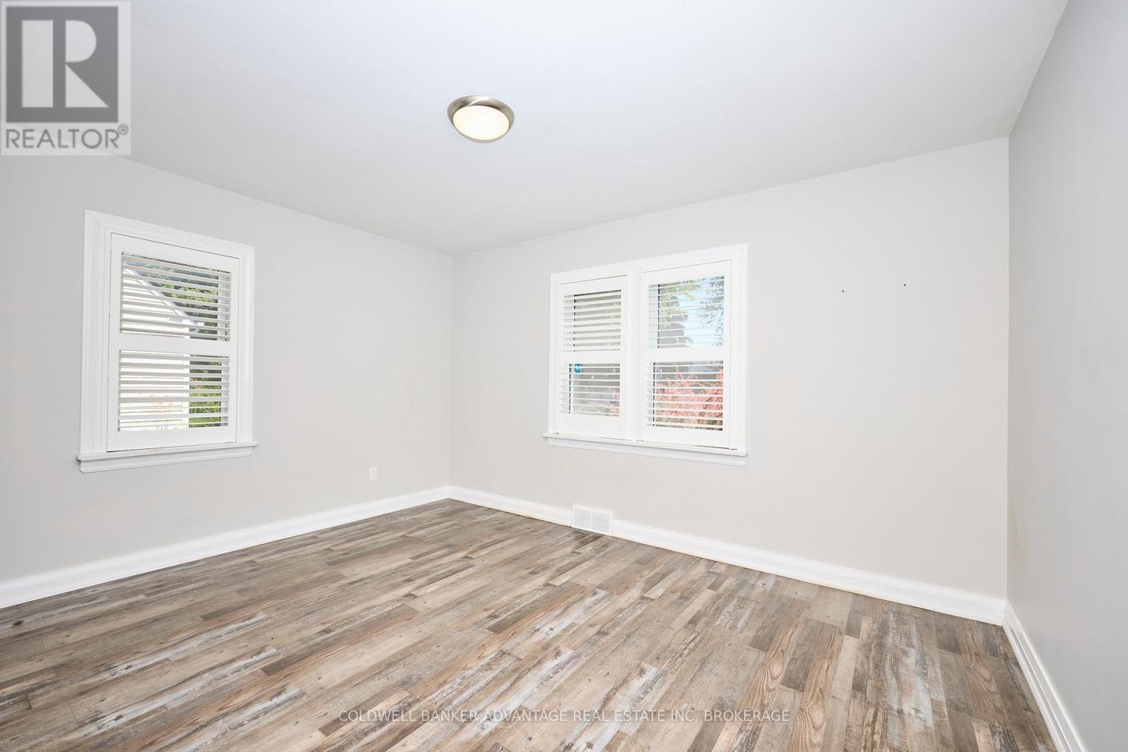 49 Carlton Avenue, Welland, Ontario  L3C 1P8 - Photo 16 - X12426536