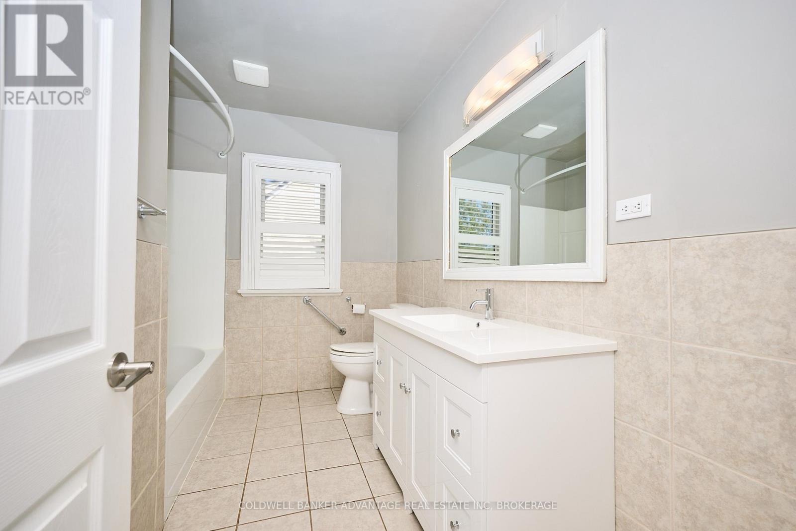 49 Carlton Avenue, Welland, Ontario  L3C 1P8 - Photo 19 - X12426536