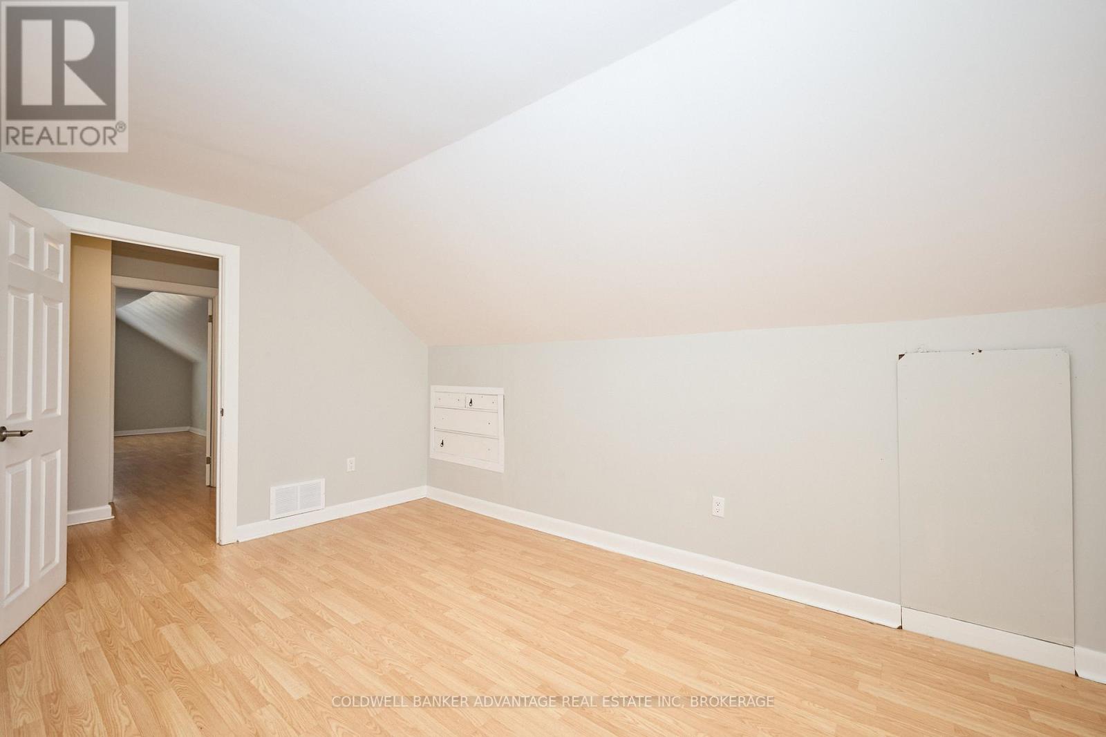 49 Carlton Avenue, Welland, Ontario  L3C 1P8 - Photo 26 - X12426536