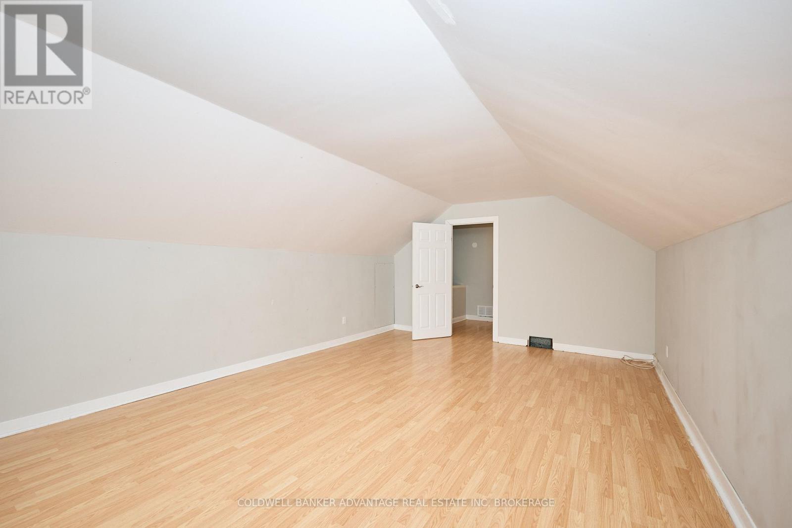 49 Carlton Avenue, Welland, Ontario  L3C 1P8 - Photo 31 - X12426536