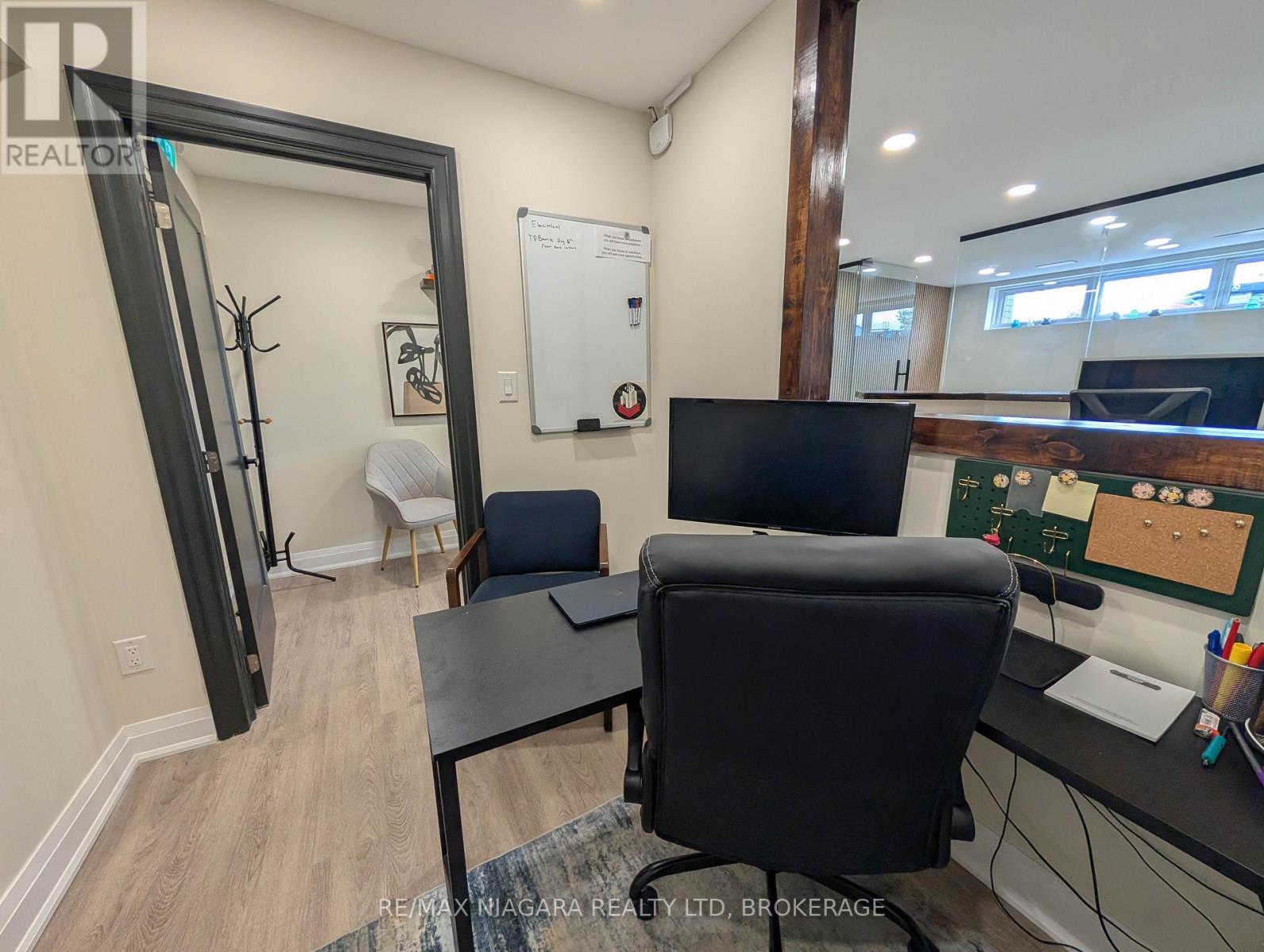 Lower Unit - 174 Eastchester Avenue, St. Catharines (E. Chester), Ontario  L2P 2Z7 - Photo 12 - X12426595