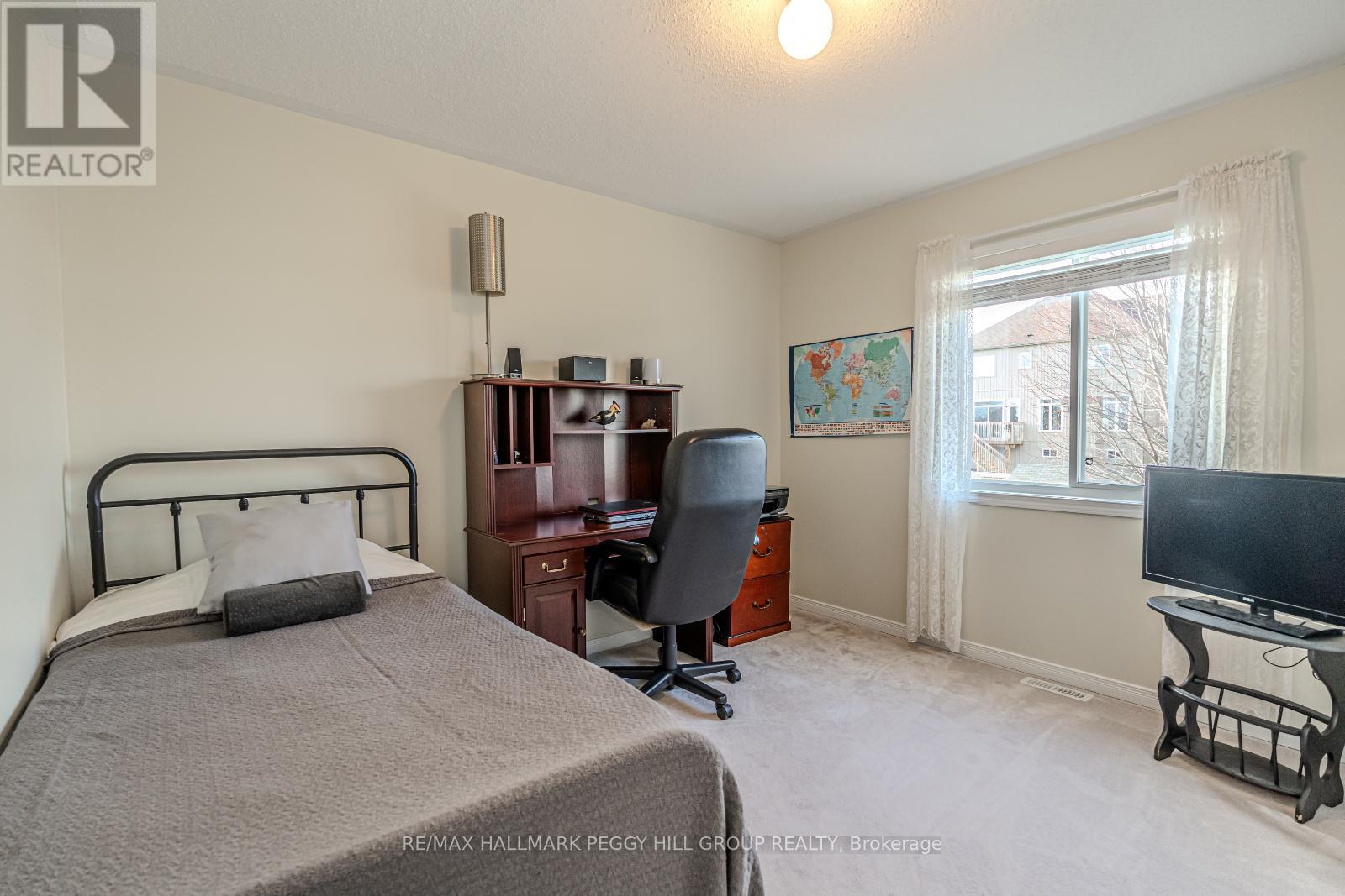222 Red Oak Trail, Clearview, Ontario  L0M 1S0 - Photo 11 - S12426422
