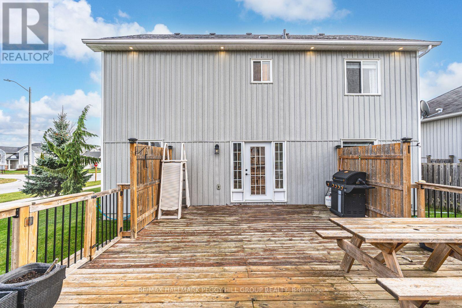 222 Red Oak Trail, Clearview, Ontario  L0M 1S0 - Photo 13 - S12426422