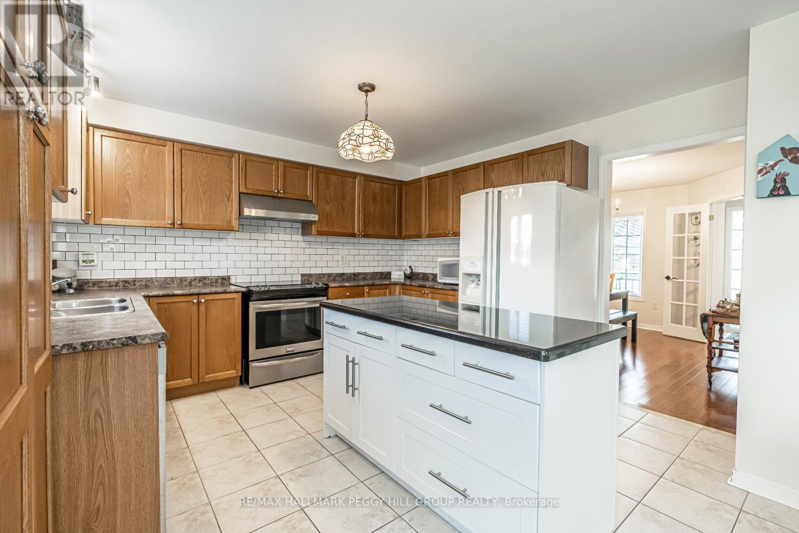222 Red Oak Trail, Clearview, Ontario  L0M 1S0 - Photo 5 - S12426422