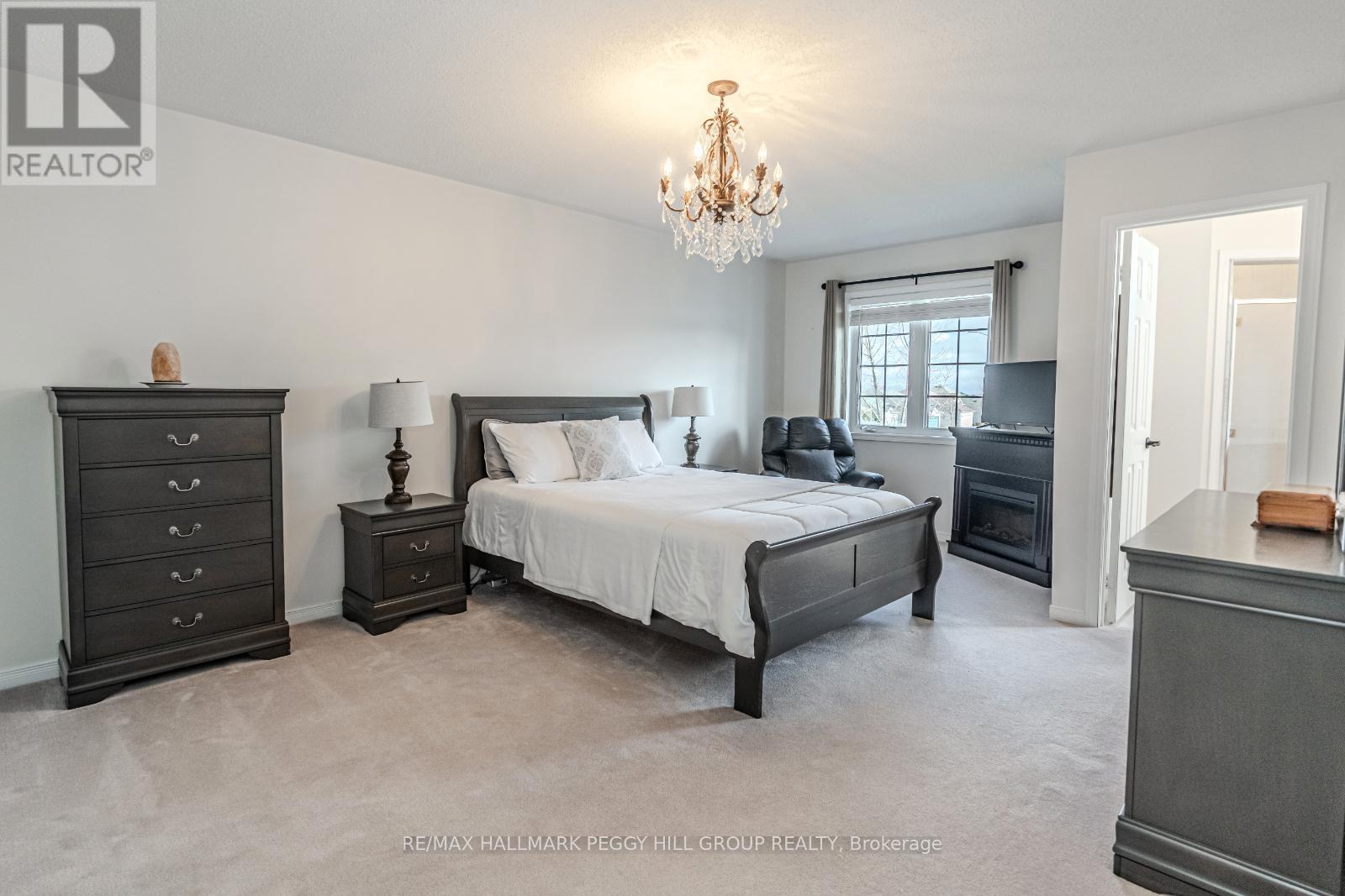 222 Red Oak Trail, Clearview, Ontario  L0M 1S0 - Photo 8 - S12426422