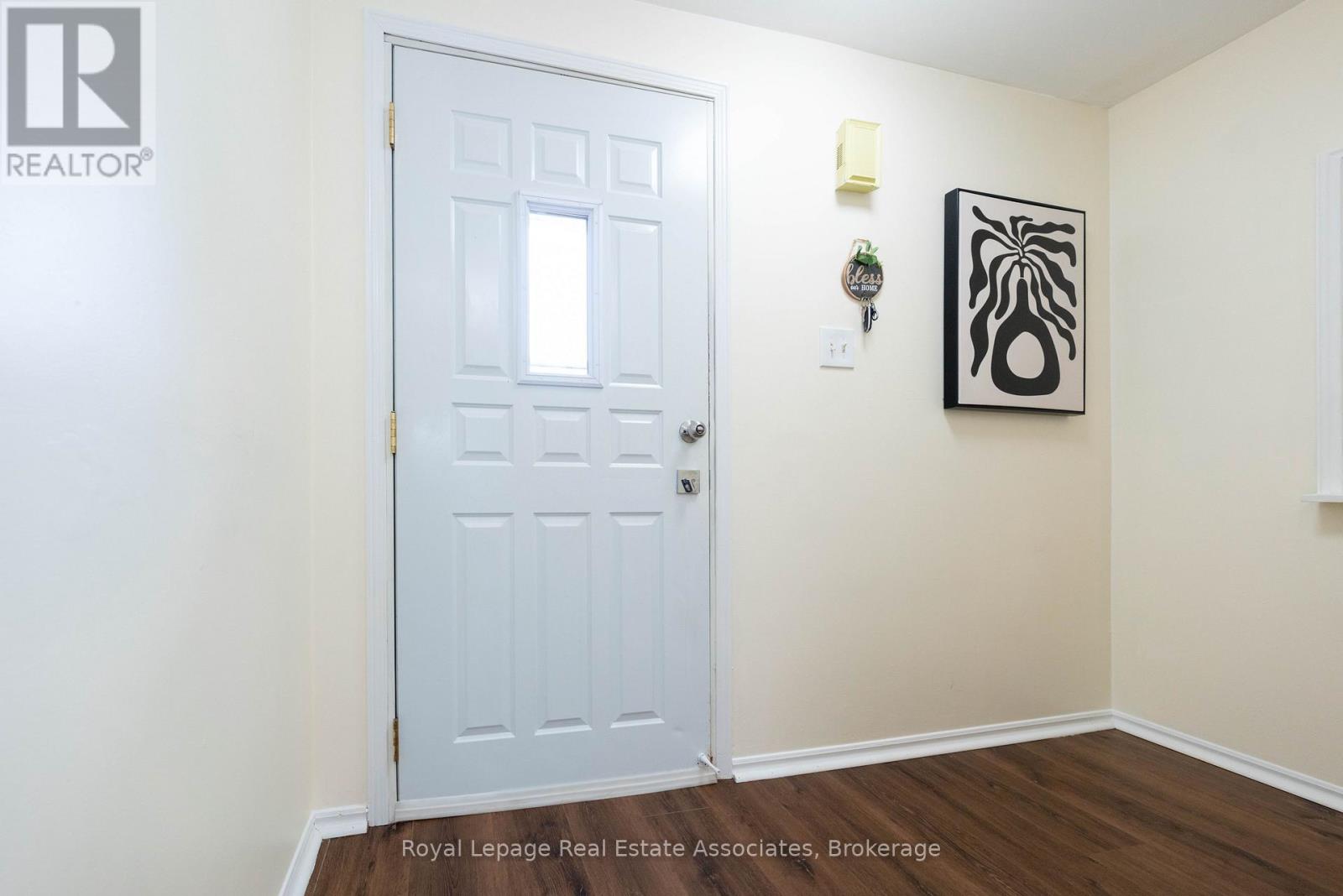 41 Barrett Crescent, Barrie, Ontario  L4N 5A4 - Photo 3 - S12426452