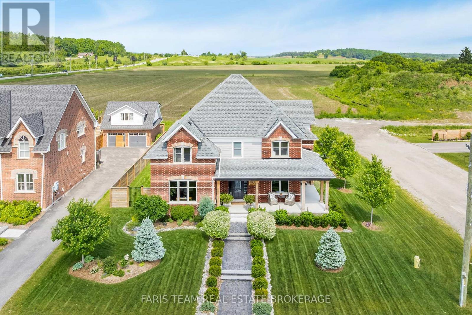 38 Nelson Street, Clearview, Ontario  L0M 1G0 - Photo 1 - S12426459