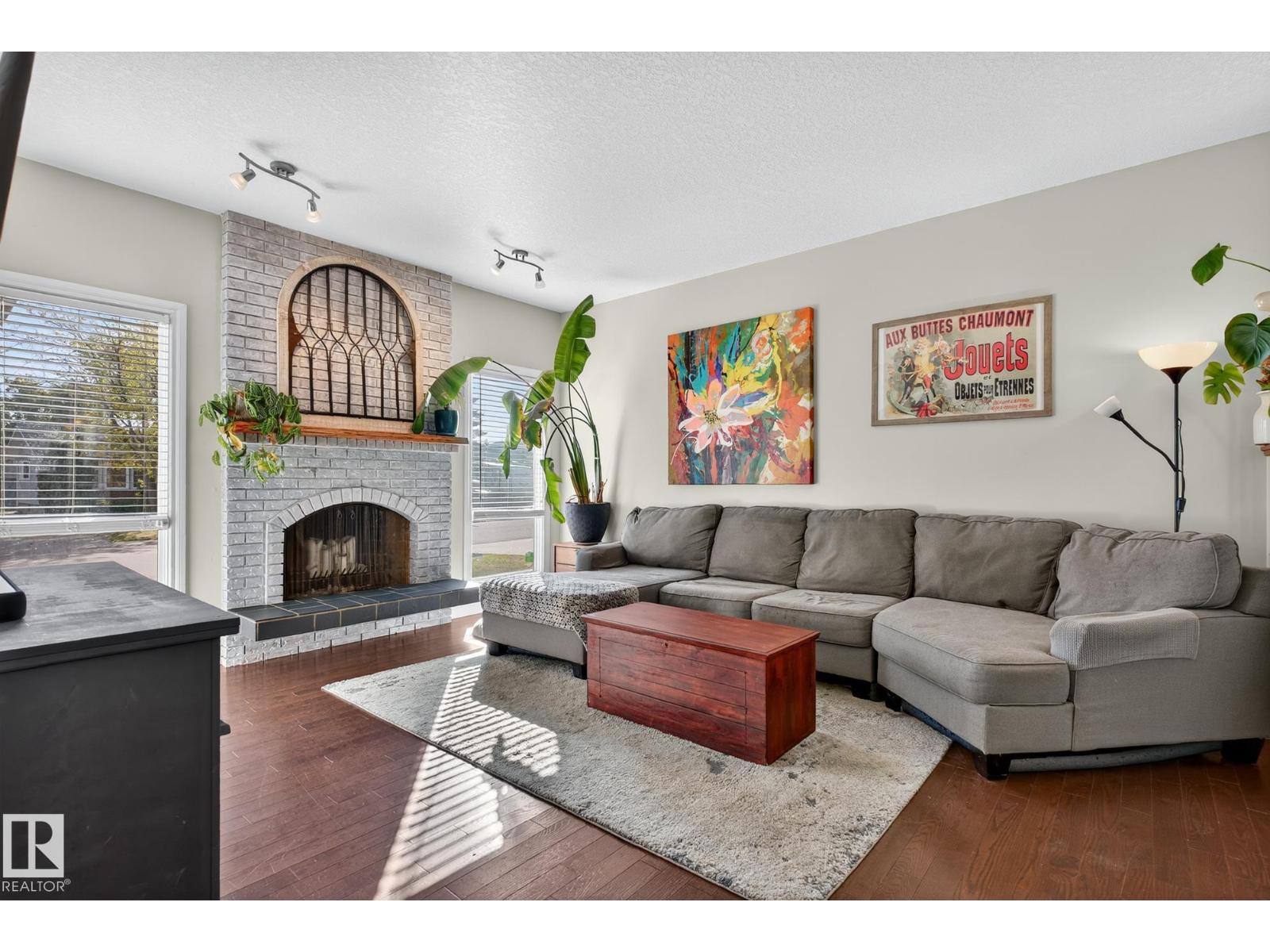 2432 106 St Nw, Edmonton, Alberta  T6J 4K5 - Photo 3 - E4459438