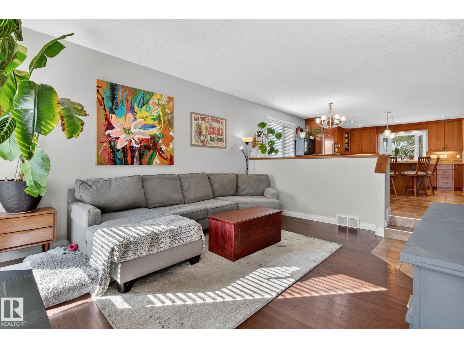 2432 106 St Nw, Edmonton, Alberta  T6J 4K5 - Photo 5 - E4459438