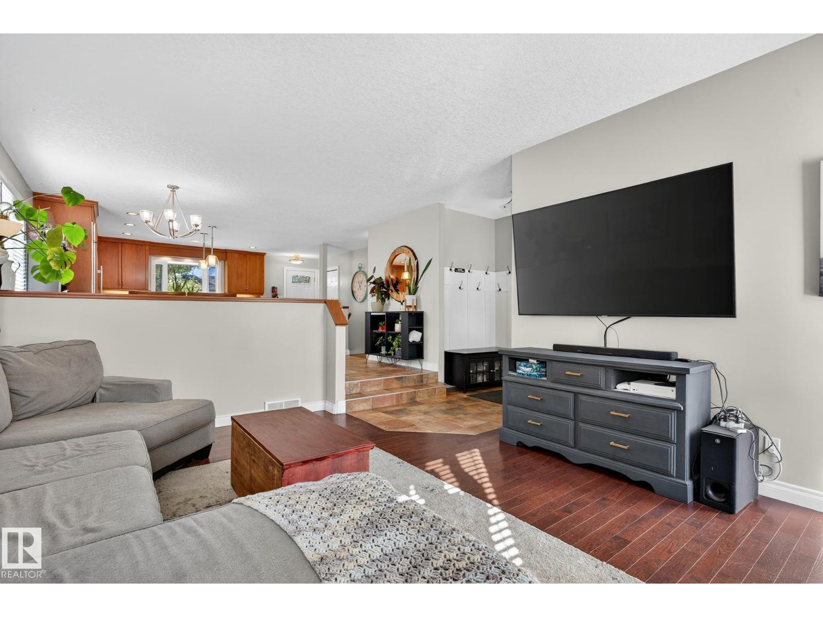 2432 106 St Nw, Edmonton, Alberta  T6J 4K5 - Photo 6 - E4459438