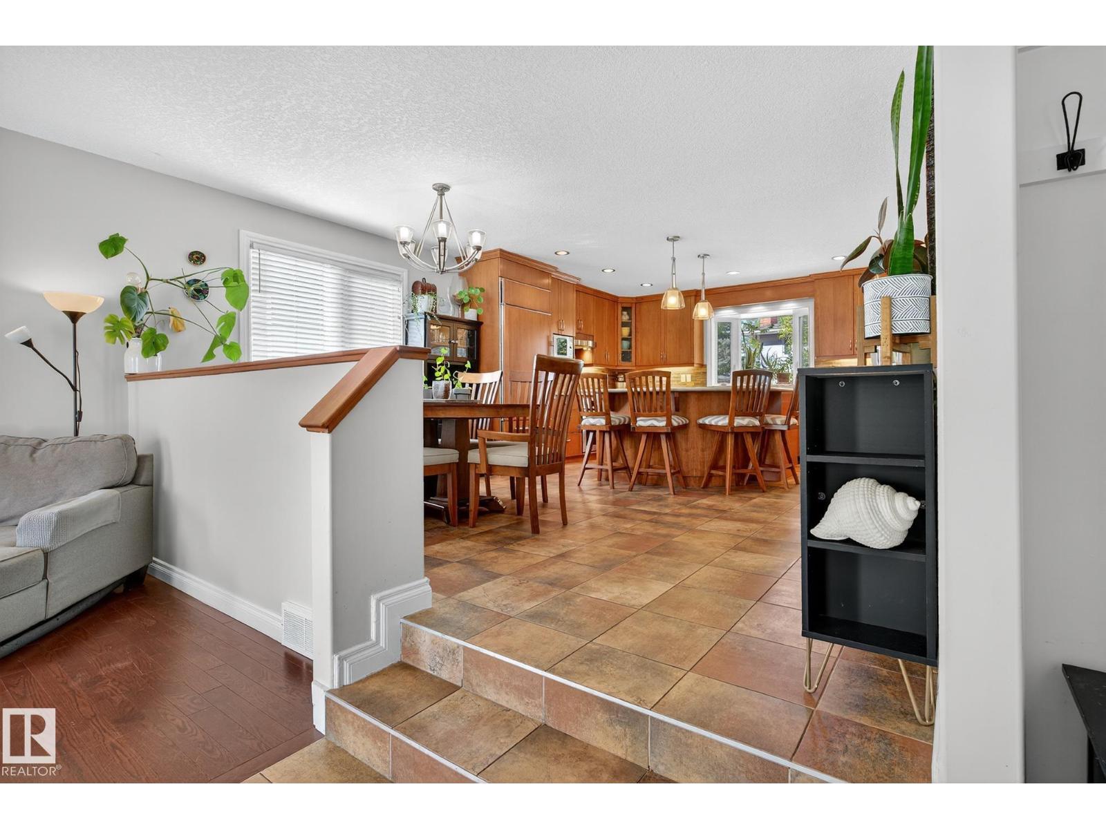 2432 106 St Nw, Edmonton, Alberta  T6J 4K5 - Photo 8 - E4459438