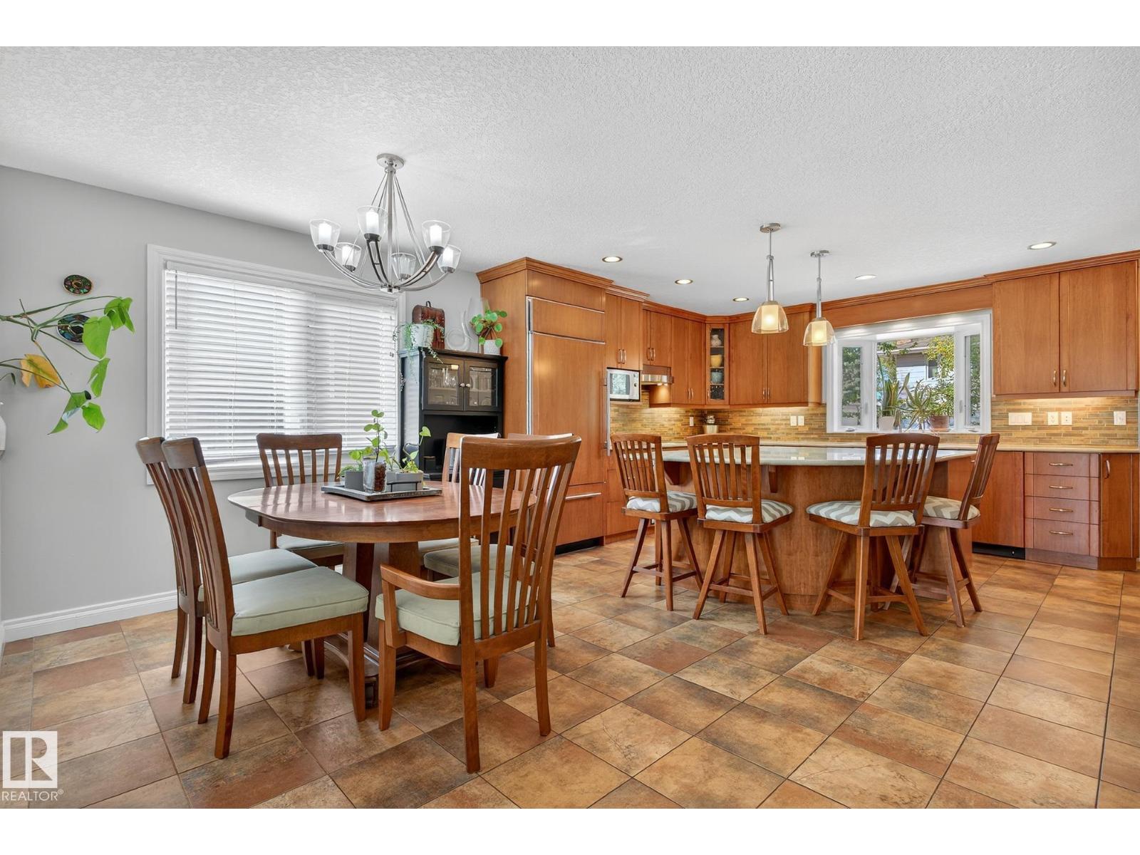 2432 106 St Nw, Edmonton, Alberta  T6J 4K5 - Photo 9 - E4459438