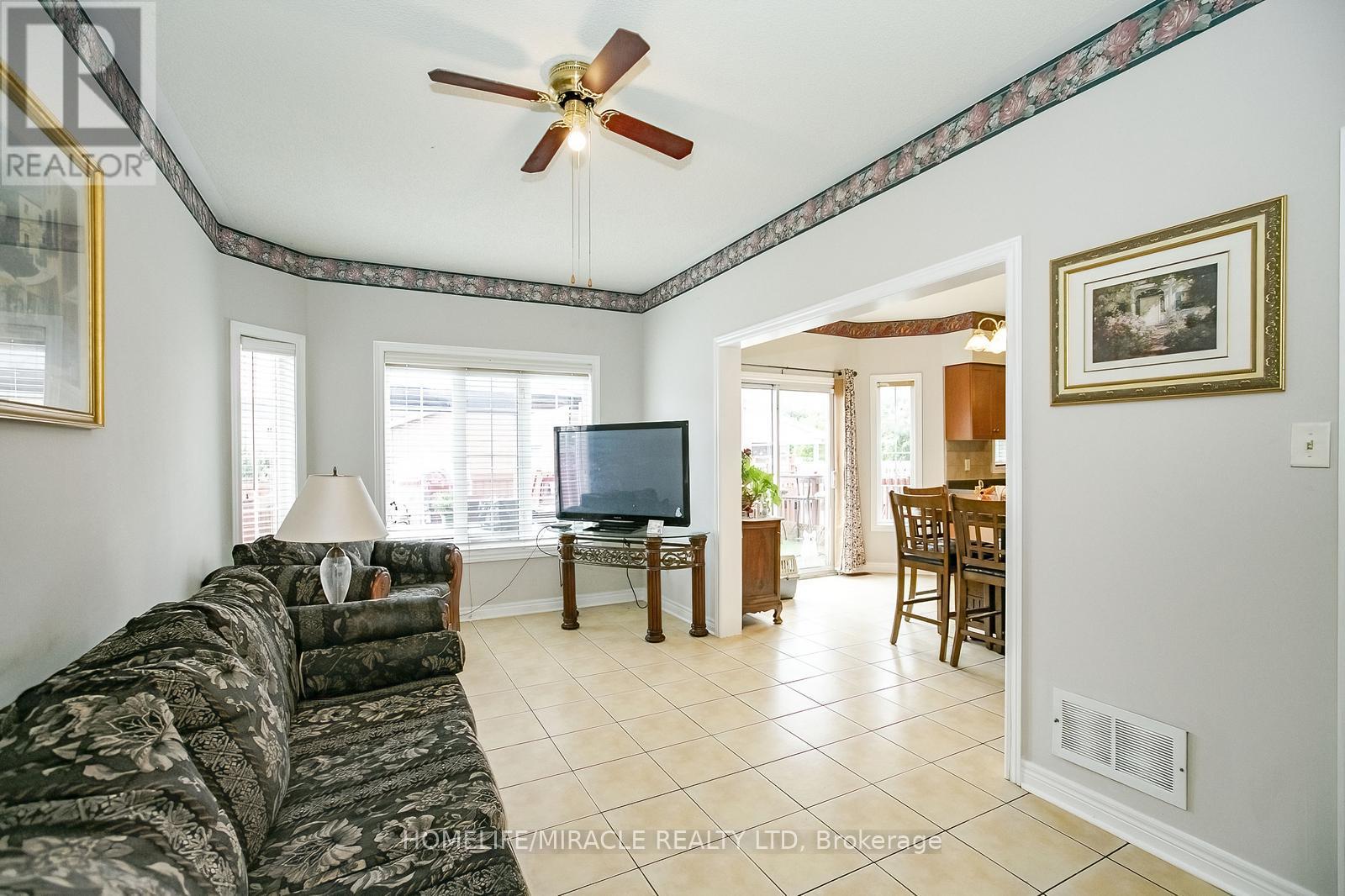 54 Olde Town Road W, Brampton, Ontario  L6X 4T8 - Photo 14 - W12423551