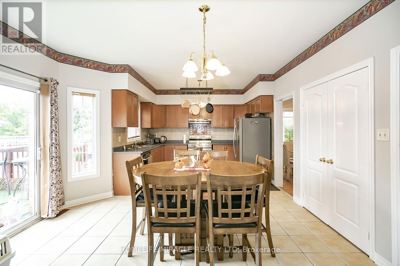 54 Olde Town Road W, Brampton, Ontario  L6X 4T8 - Photo 16 - W12423551