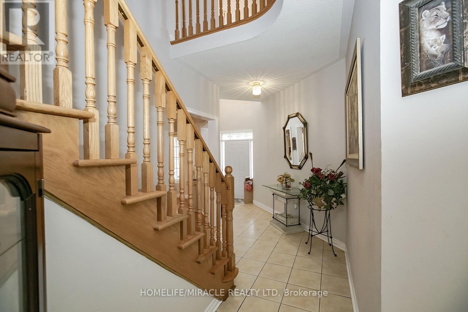 54 Olde Town Road W, Brampton, Ontario  L6X 4T8 - Photo 12 - W12423551
