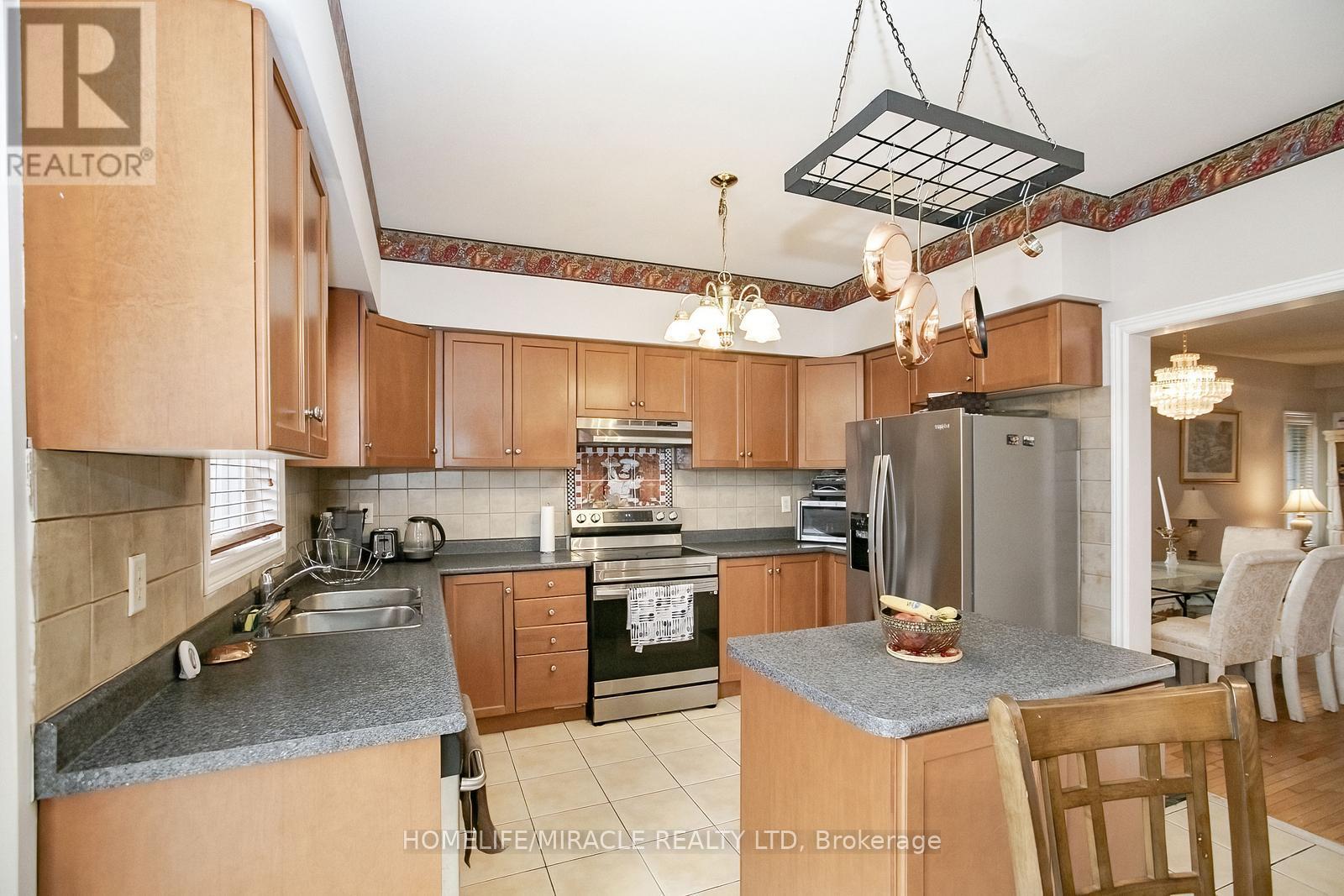 54 Olde Town Road W, Brampton, Ontario  L6X 4T8 - Photo 18 - W12423551