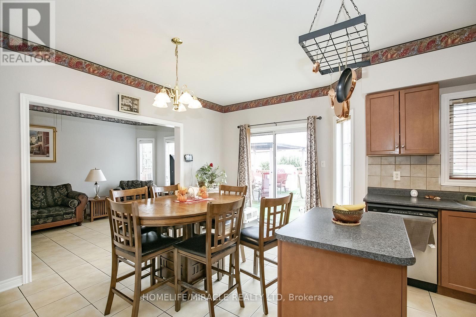 54 Olde Town Road W, Brampton, Ontario  L6X 4T8 - Photo 19 - W12423551