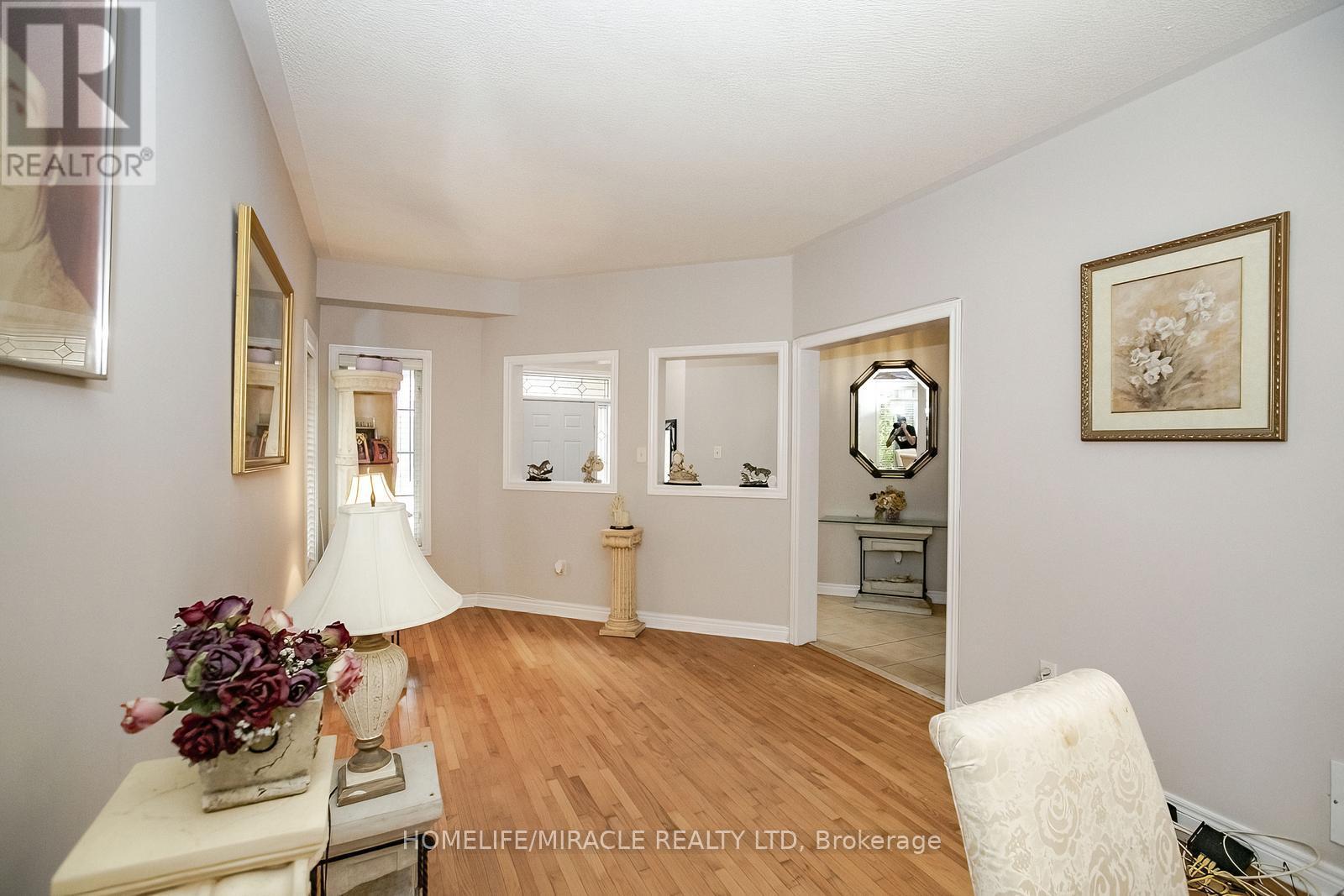 54 Olde Town Road W, Brampton, Ontario  L6X 4T8 - Photo 11 - W12423551