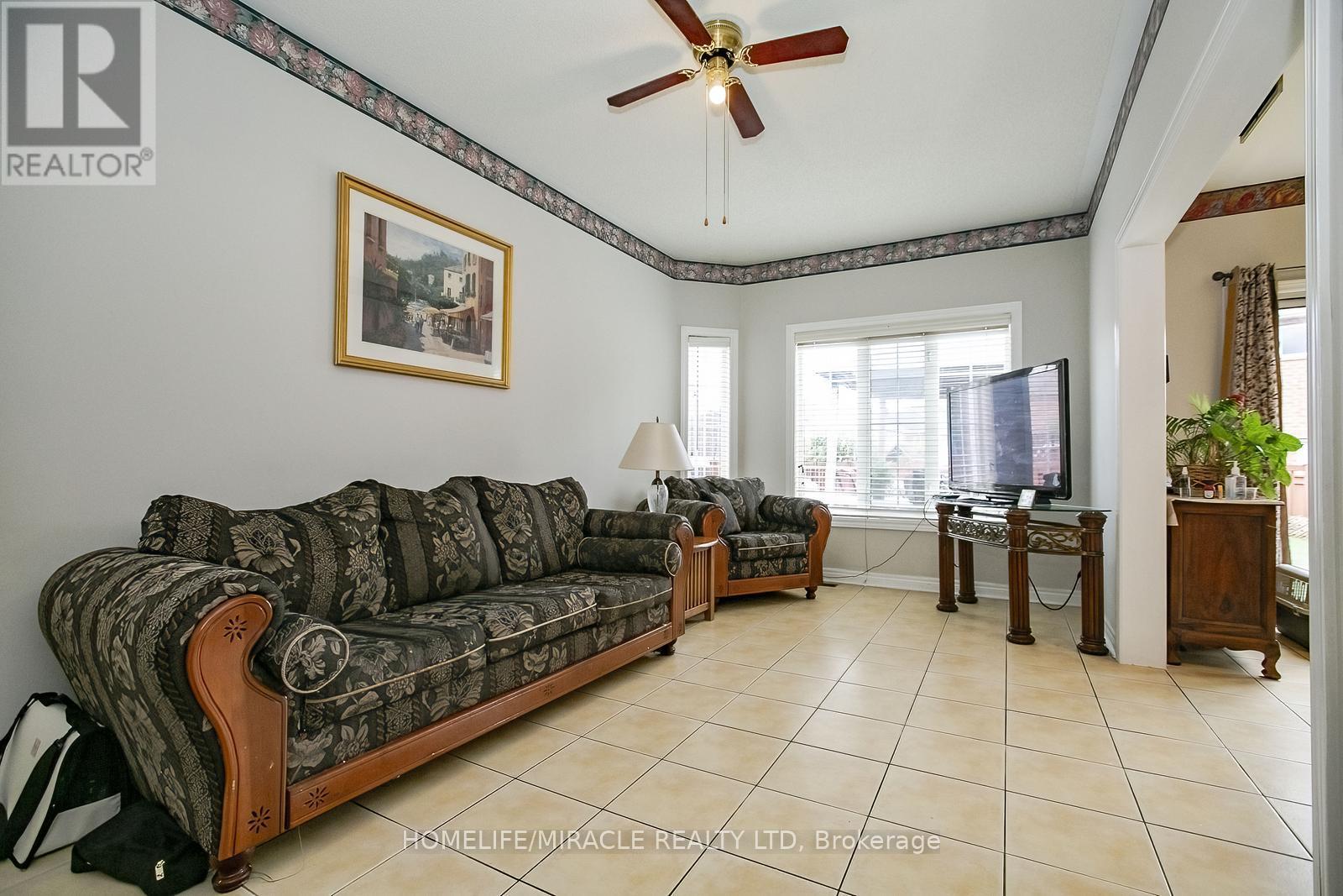 54 Olde Town Road W, Brampton, Ontario  L6X 4T8 - Photo 13 - W12423551