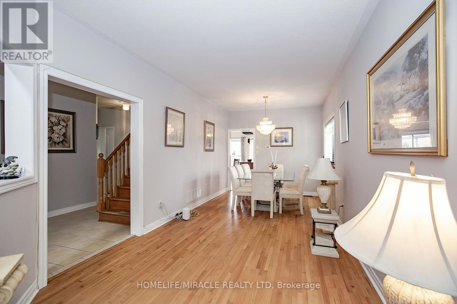 54 Olde Town Road W, Brampton, Ontario  L6X 4T8 - Photo 9 - W12423551