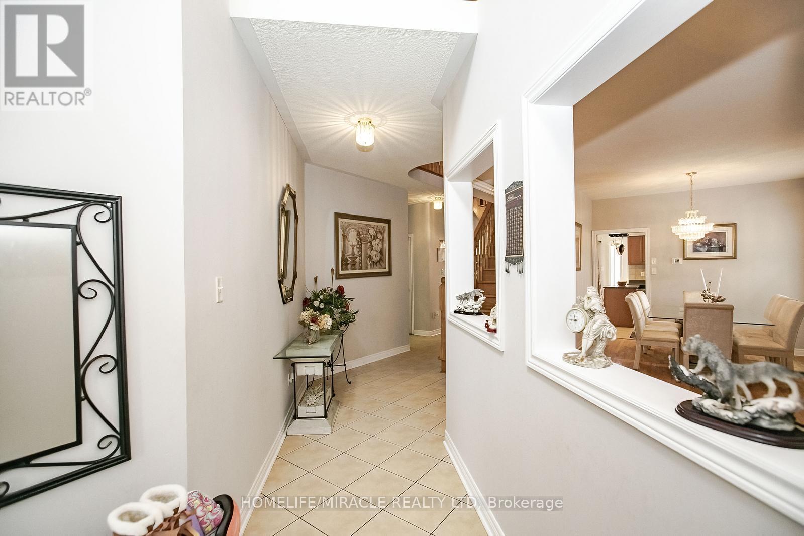 54 Olde Town Road W, Brampton, Ontario  L6X 4T8 - Photo 7 - W12423551
