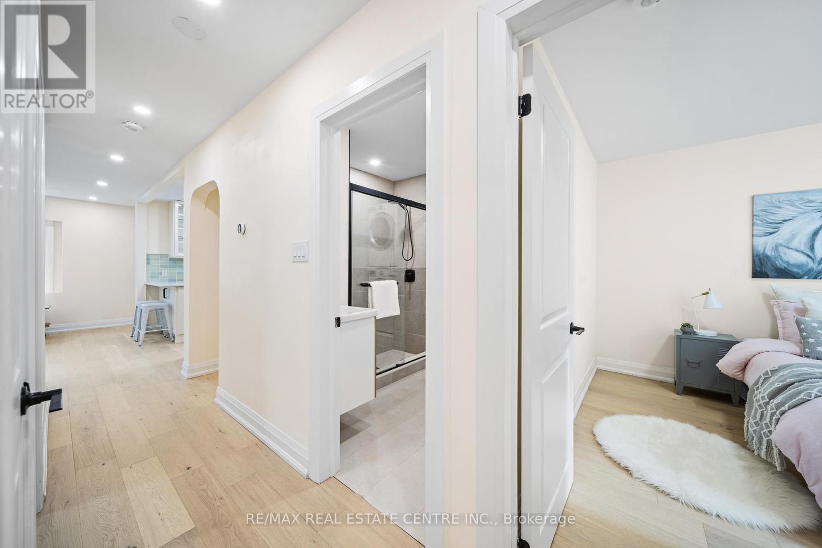 133 Inglewood Drive, Oakville, Ontario  L6K 1W8 - Photo 26 - W12426157
