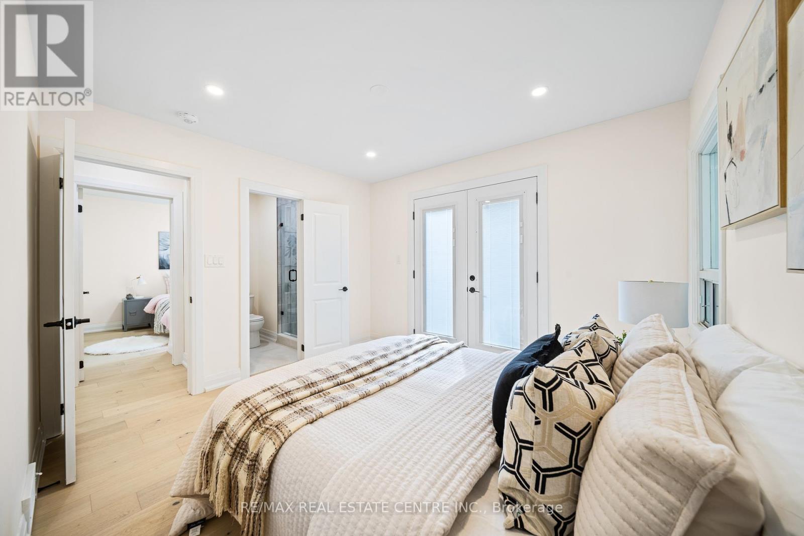 133 Inglewood Drive, Oakville, Ontario  L6K 1W8 - Photo 24 - W12426157