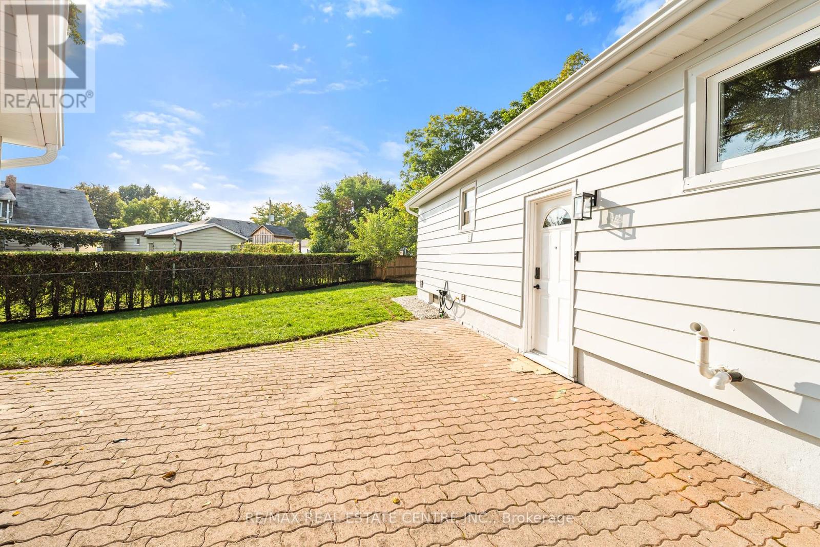 133 Inglewood Drive, Oakville, Ontario  L6K 1W8 - Photo 4 - W12426157