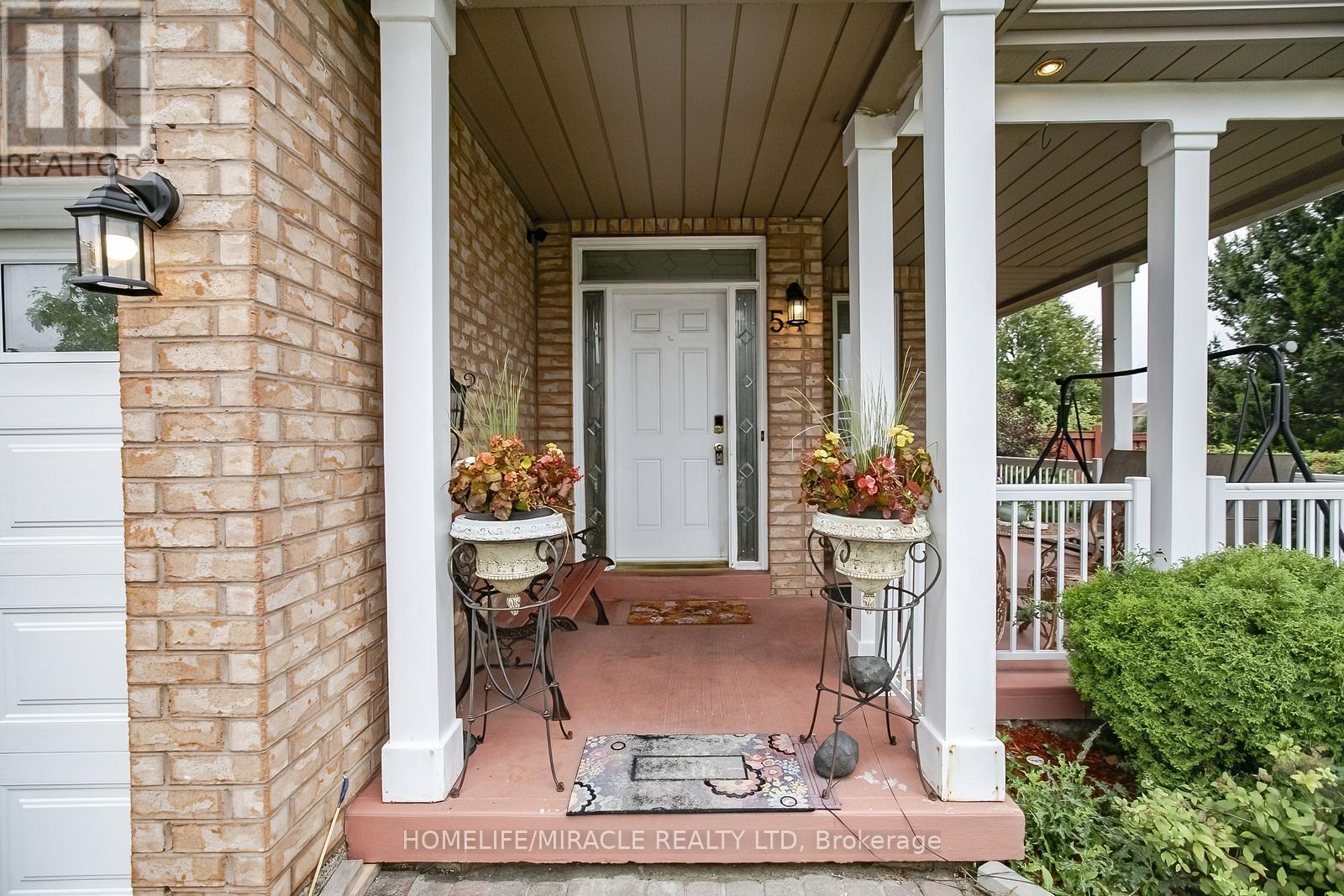 54 Olde Town Road W, Brampton, Ontario  L6X 4T8 - Photo 4 - W12423551