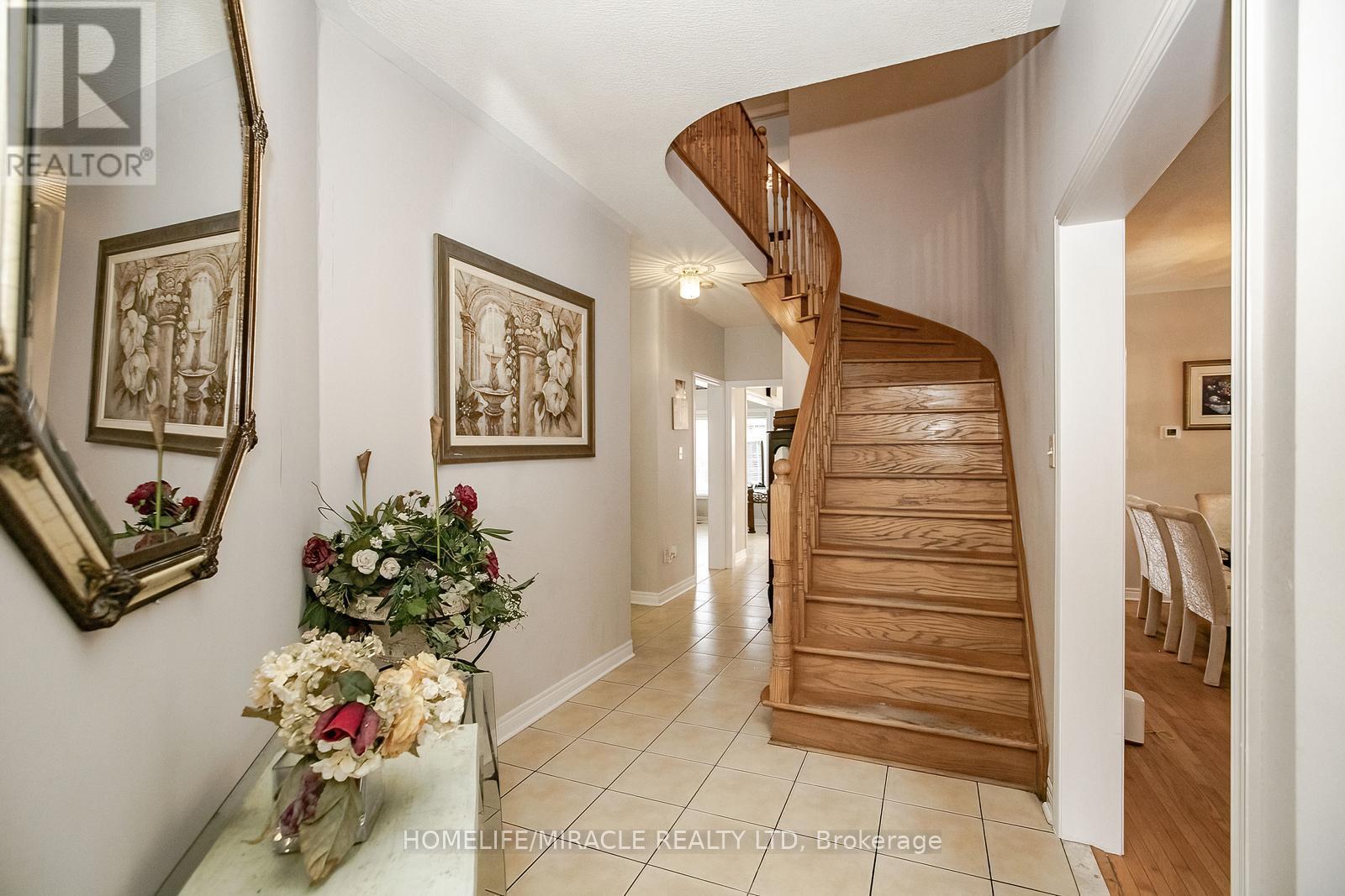 54 Olde Town Road W, Brampton, Ontario  L6X 4T8 - Photo 8 - W12423551
