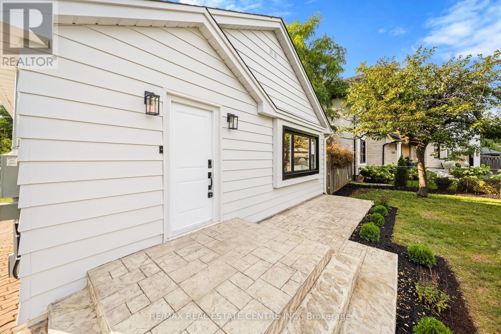 133 Inglewood Drive, Oakville, Ontario  L6K 1W8 - Photo 6 - W12426157