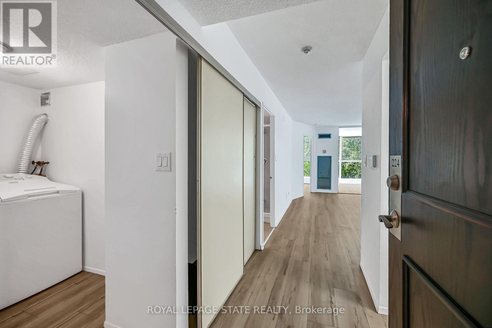 224 - 22 Southport Street, Toronto (High Park-Swansea), Ontario  M6S 4Y9 - Photo 4 - W12426435