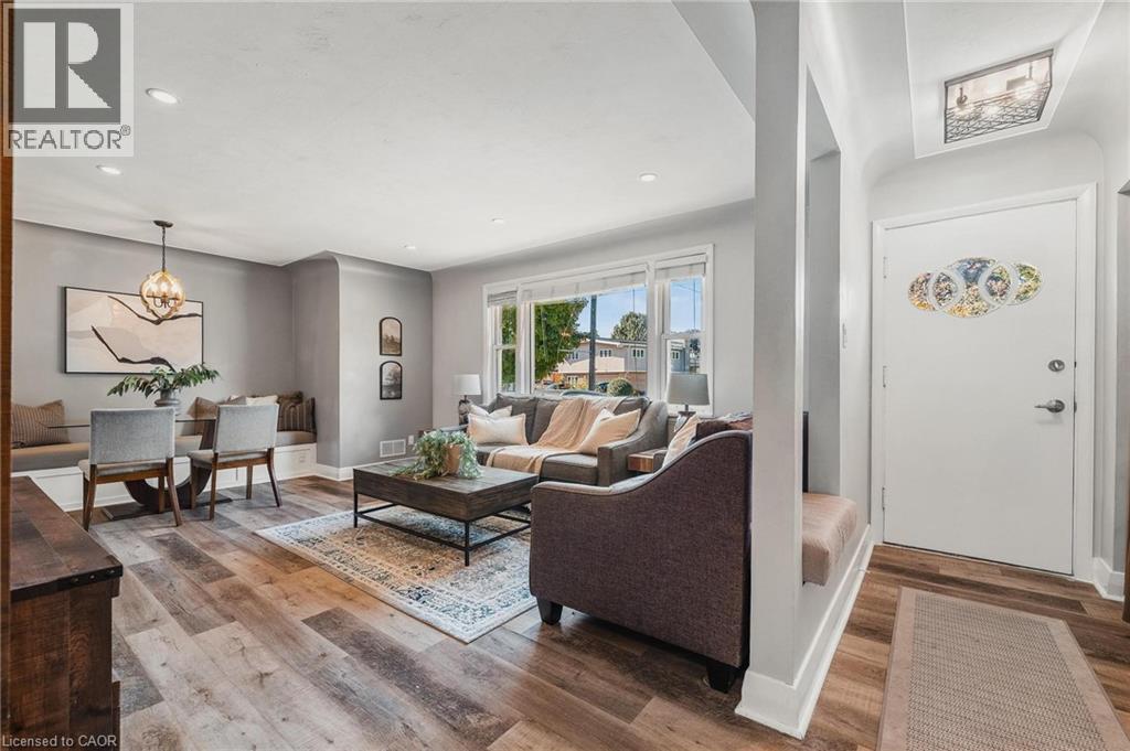 Property at 300 MELROSE Avenue image 2