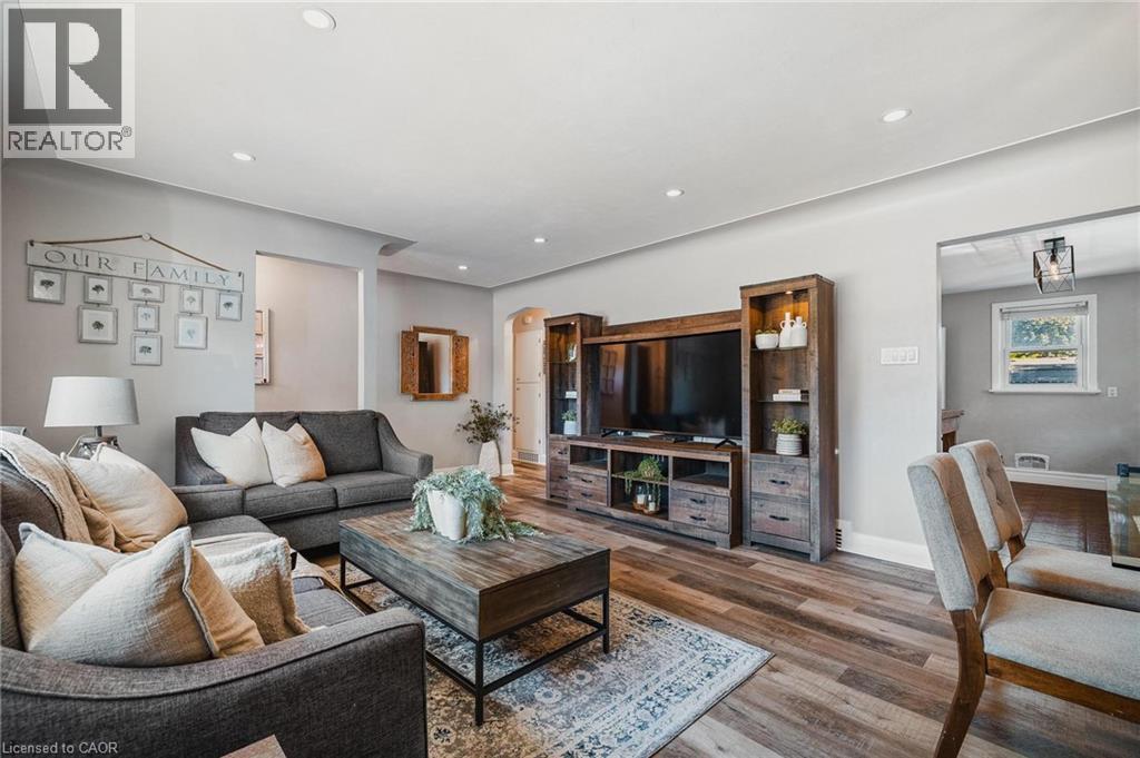 Property at 300 MELROSE Avenue image 3