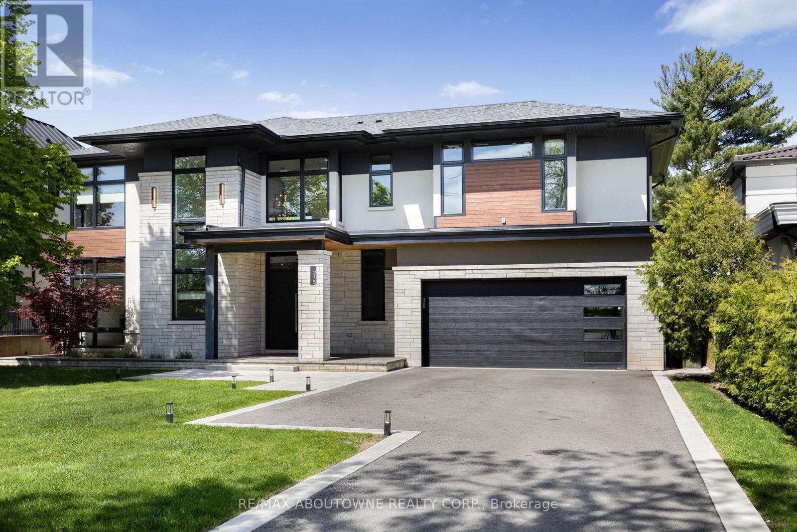 215 MORDEN ROAD, Oakville, Ontario