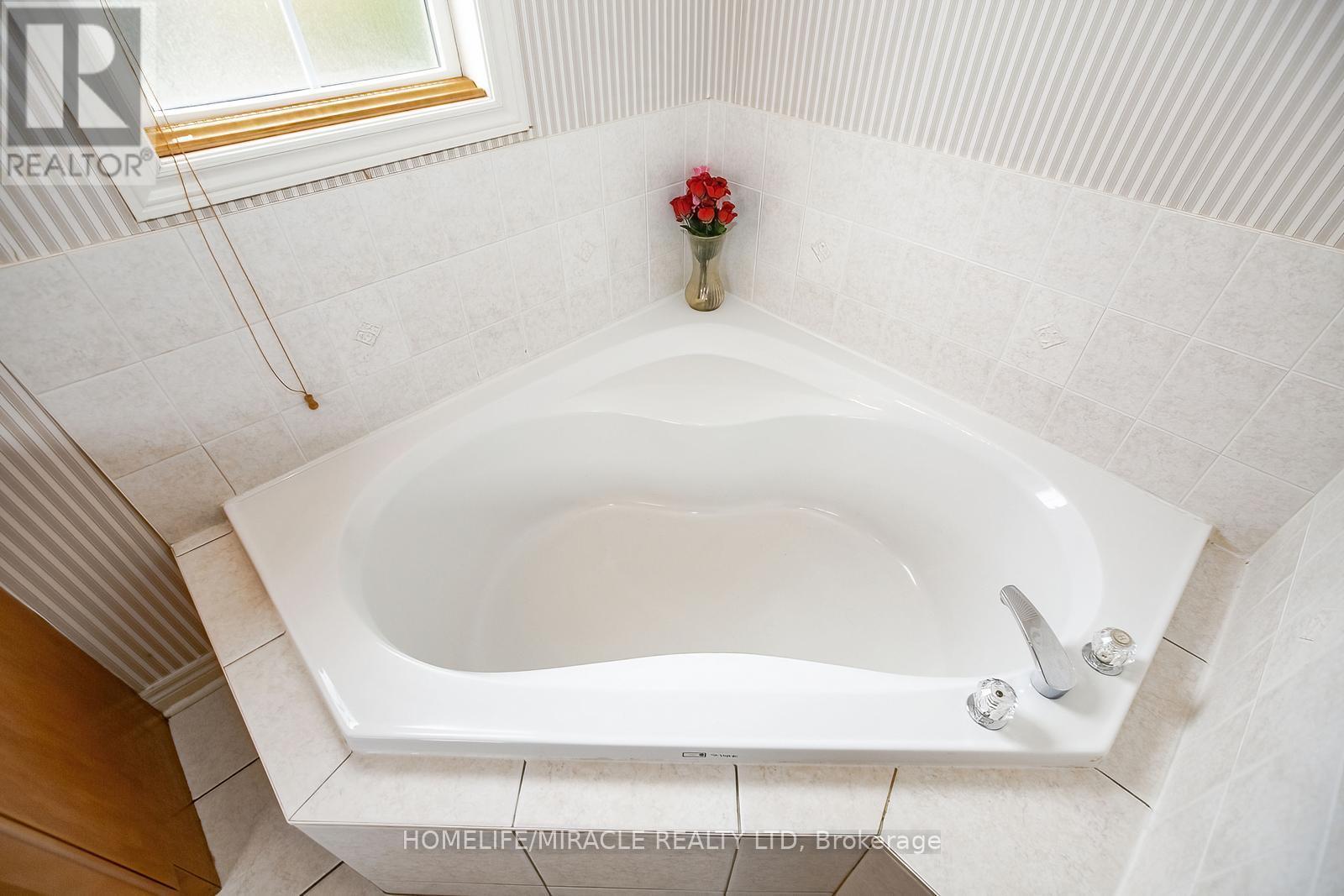 54 Olde Town Road W, Brampton, Ontario  L6X 4T8 - Photo 30 - W12423551