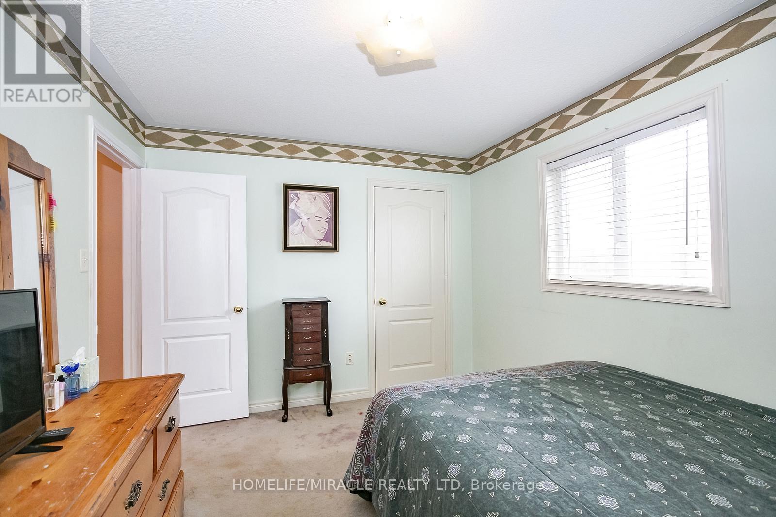 54 Olde Town Road W, Brampton, Ontario  L6X 4T8 - Photo 32 - W12423551