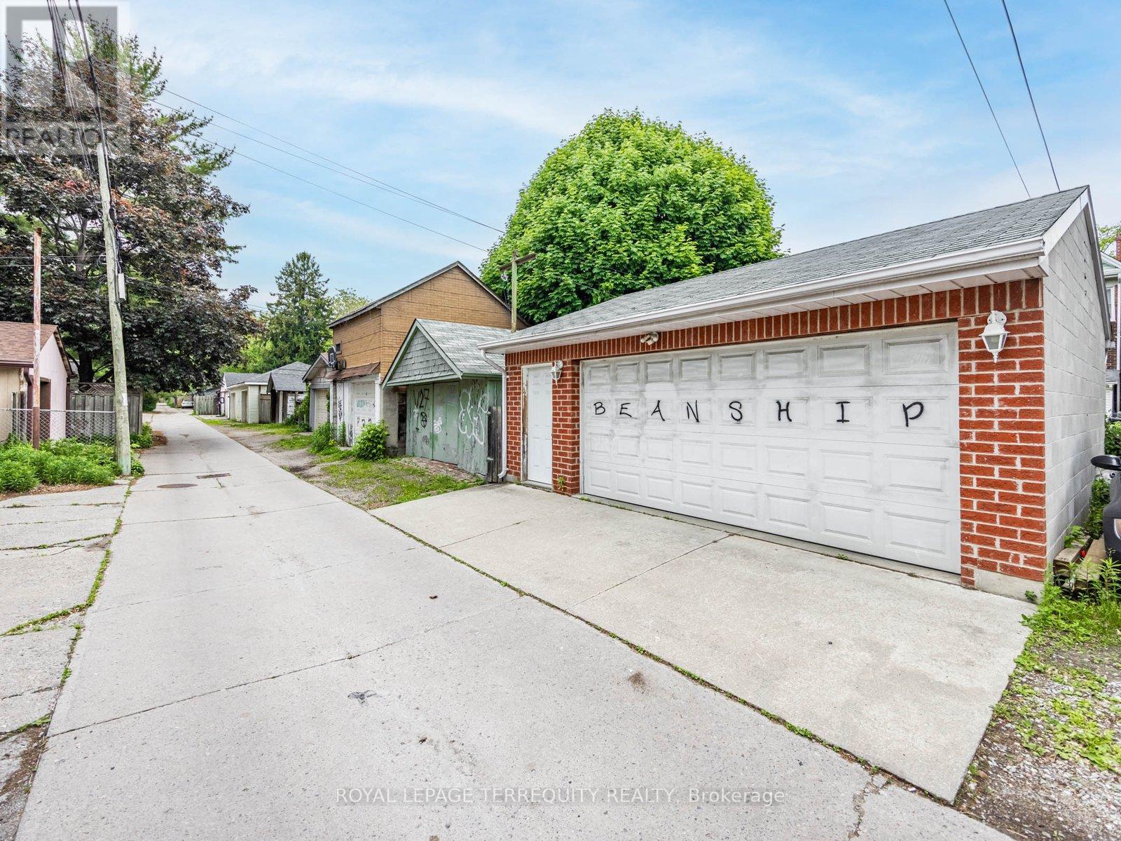 578 Durie Street, Toronto (Runnymede-Bloor West Village), Ontario  M6S 3H1 - Photo 41 - W12424357