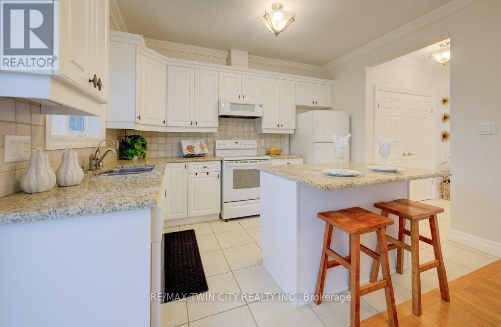11 - 276 Sims Estate Drive, Kitchener, Ontario  N2A 0B1 - Photo 10 - X12426416