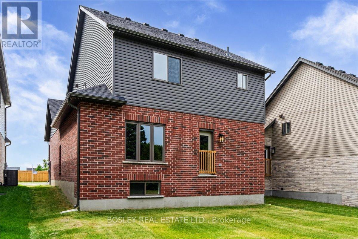 126 Devonleigh Gate N, Grey Highlands, Ontario  N0C 1H0 - Photo 38 - X12426427
