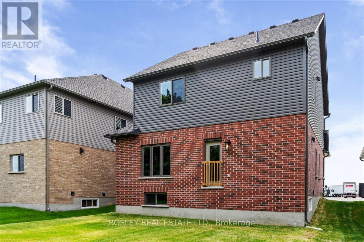 126 Devonleigh Gate N, Grey Highlands, Ontario  N0C 1H0 - Photo 39 - X12426427